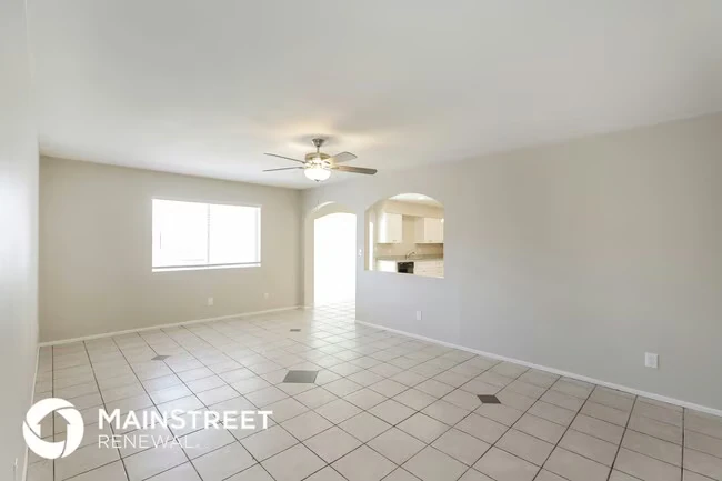 231 E Jacaranda St Mesa, AZ 85201 photo 2