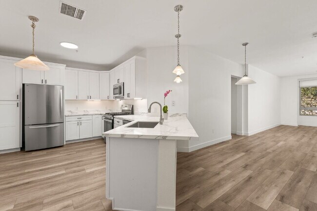 1465 C St San Diego, CA 92101 photo 2