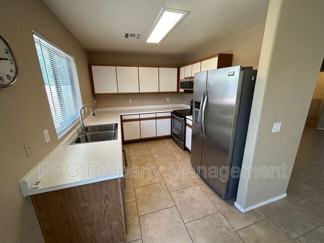 13438 W Young St Surprise, AZ 85374 photo 4