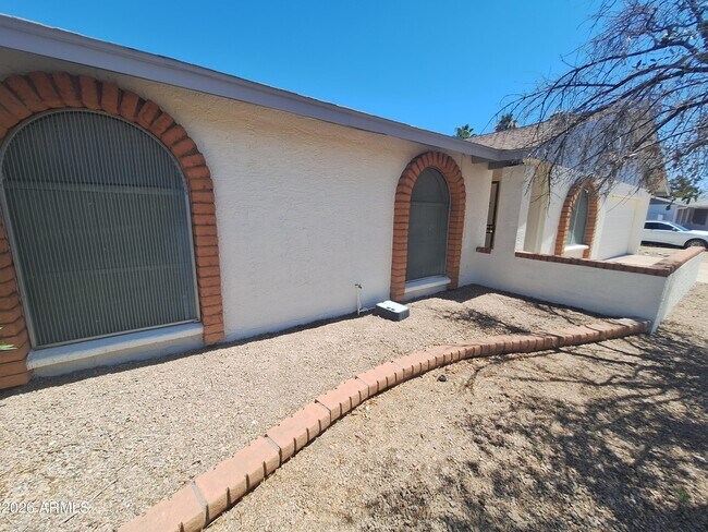 4142 W Sunnyside Ave Phoenix, AZ 85029 photo 3