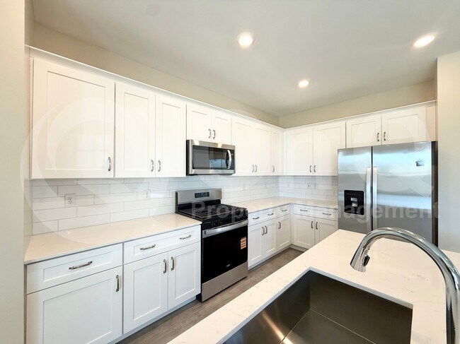16851 W Cavedale Dr Sun City West, AZ 85387 photo 2