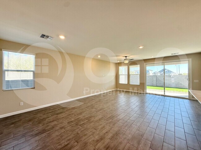 16851 W Cavedale Dr Sun City West, AZ 85387 photo 5