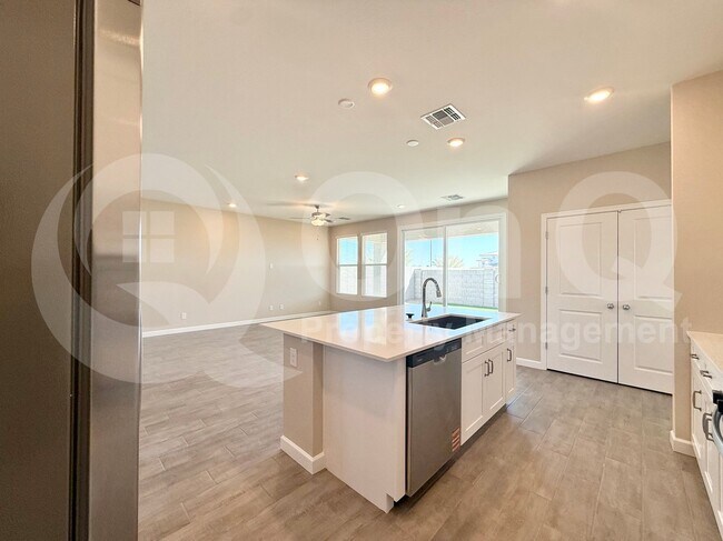 16851 W Cavedale Dr Sun City West, AZ 85387 photo 3