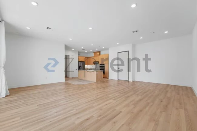 Unit 407 photo 2