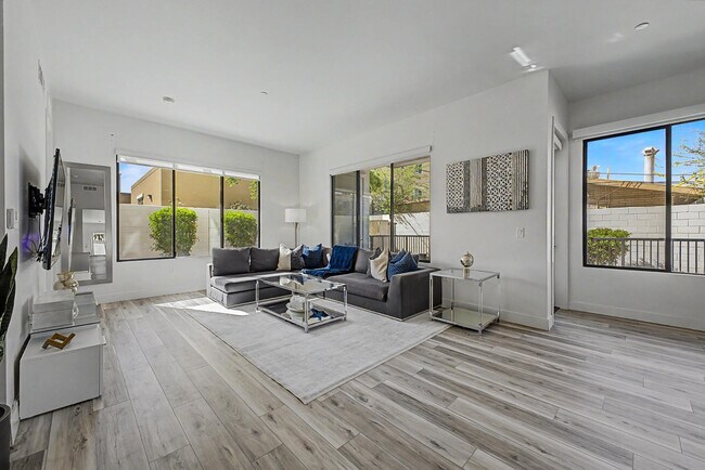 7300 E Earll Dr Scottsdale, AZ 85251 photo 3