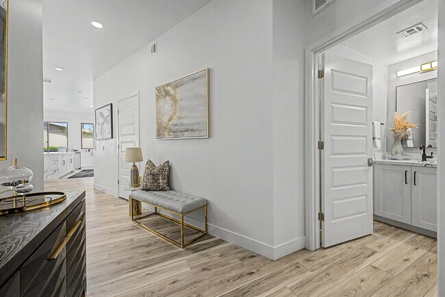 7300 E Earll Dr Scottsdale, AZ 85251 photo 2