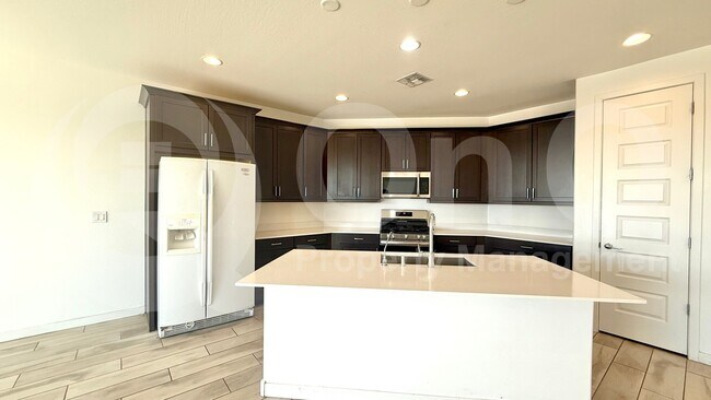 5324 S 24th Ln Phoenix, AZ 85041 photo 4