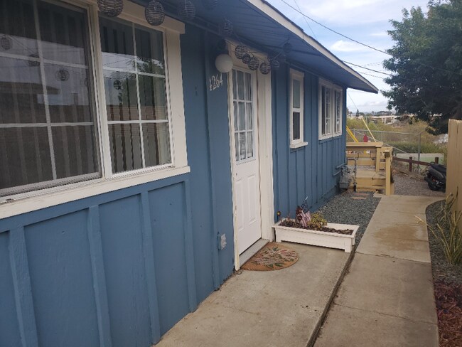 4264 Mentone St San Diego, CA 92107 photo 3