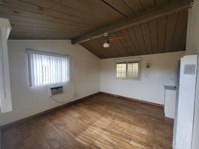 4264 Mentone St San Diego, CA 92107 photo 4