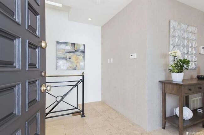 3 McCormick St San Francisco, CA 94109 photo 2