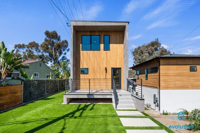 2206 Pentuckett Ave San Diego, CA 92104