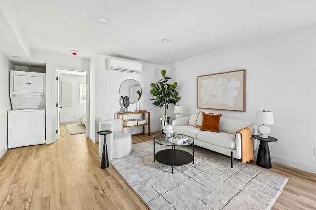 1 Bed | 1 Bath | H | Upstairs 28 floor plan