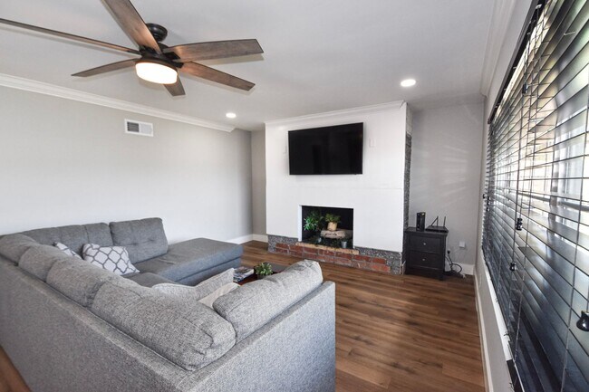 1472 14th St photo 5