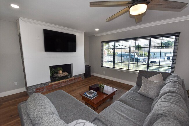 1472 14th St photo 3