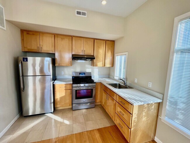 7829 Geary Blvd San Francisco, CA 94121 photo 2