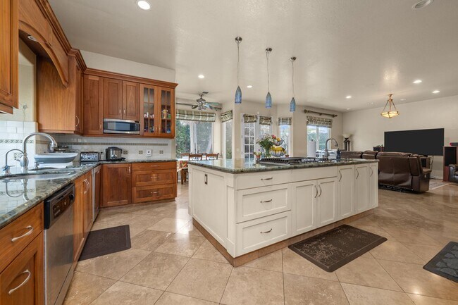 6233 Rose St San Diego, CA 92115 photo 4