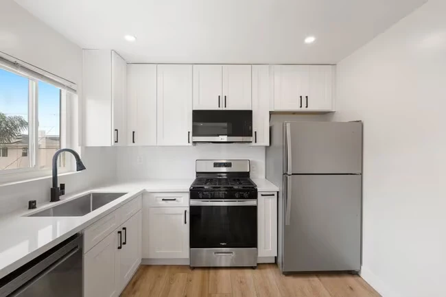 228-230 Elm Ave Imperial Beach, CA 91932