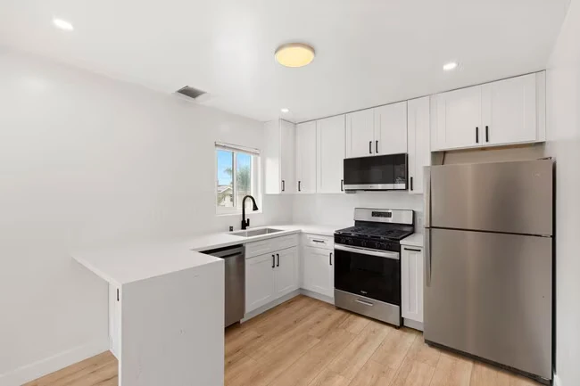 228-230 Elm Ave Imperial Beach, CA 91932 photo 2