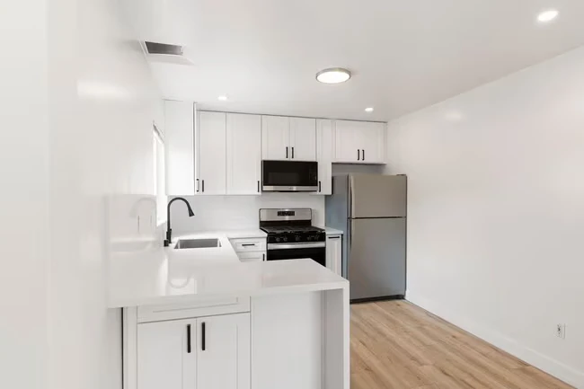 228-230 Elm Ave Imperial Beach, CA 91932 photo 3