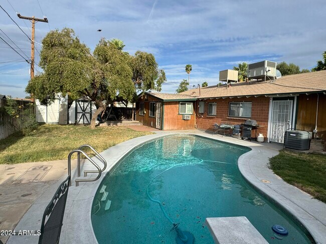 8542 E Windsor Ave photo 5