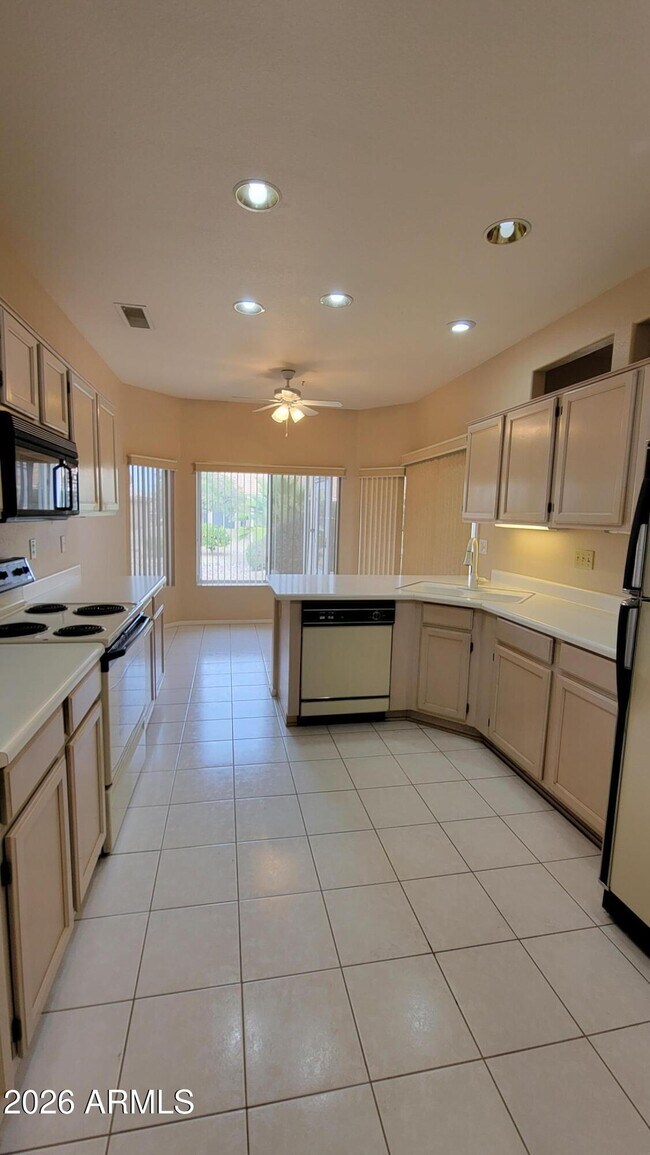 16006 W Sentinel Dr Sun City West, AZ 85375 photo 5