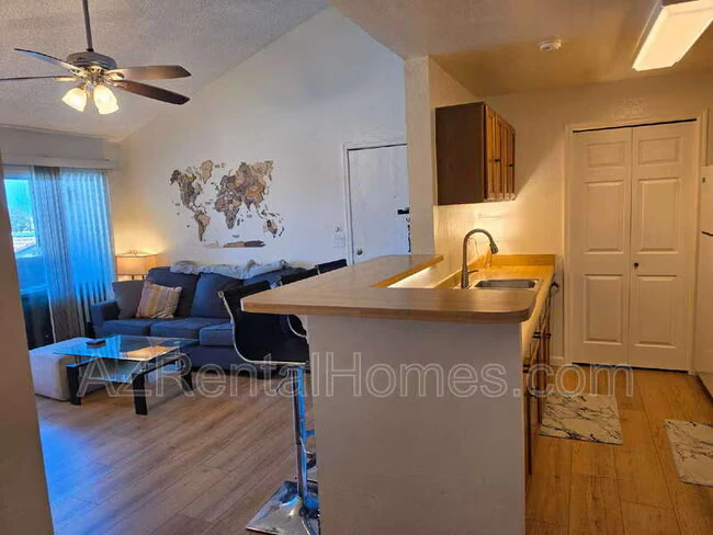 623 W Guadalupe Rd Mesa, AZ 85210 photo 3