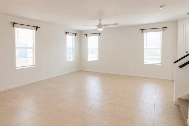 1062 Sea Glass Wy San Diego, CA 92154 photo 3