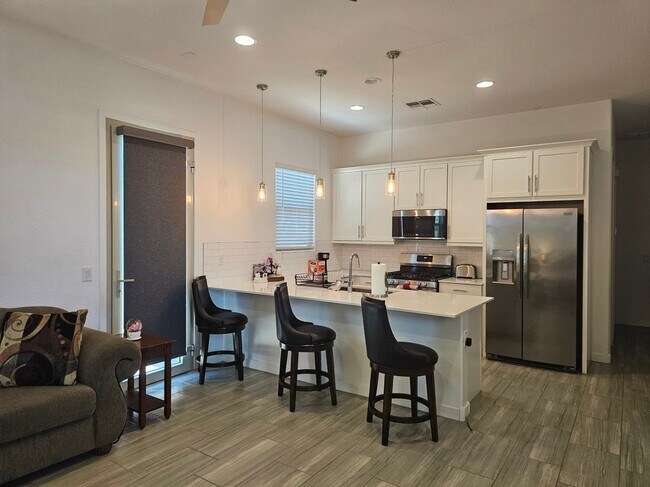 9415 S 39th Dr Phoenix, AZ 85339 photo 3