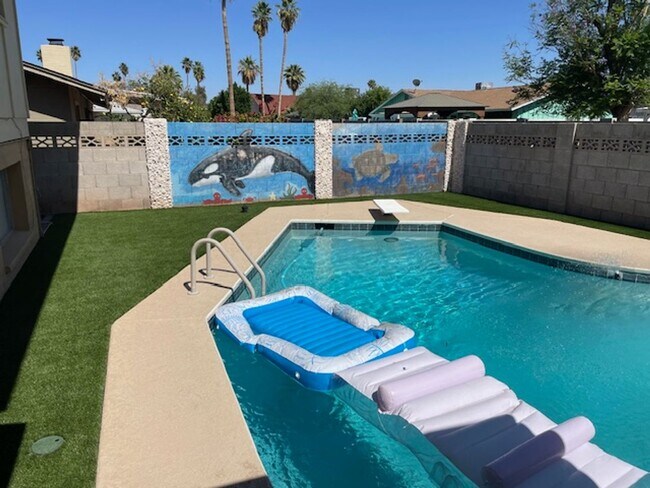 1633 E La Jolla Dr Tempe, AZ 85282 photo 2