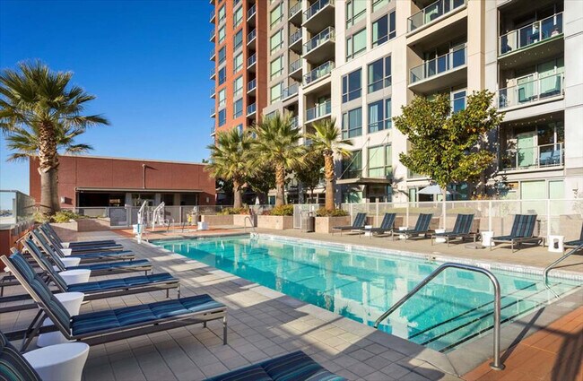 77 N Almaden Ave San Jose, CA 95110 photo 2