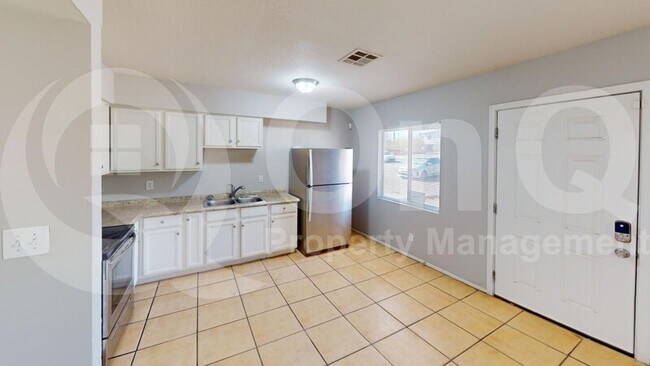 9011 S 8th Pl Phoenix, AZ 85042 photo 3