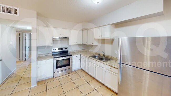 9011 S 8th Pl Phoenix, AZ 85042 photo 2