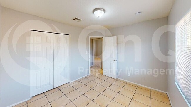 9011 S 8th Pl Phoenix, AZ 85042 photo 4