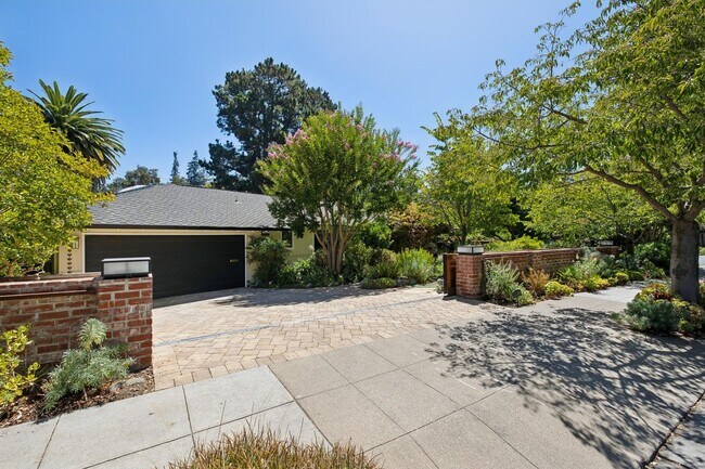970 Palo Alto Ave photo 4