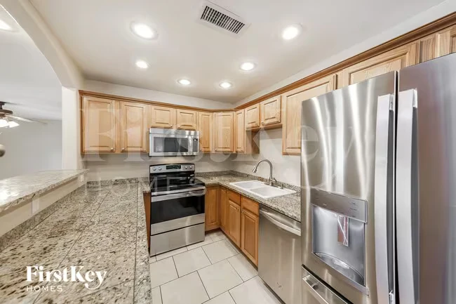 9044 N 52nd Dr Glendale, AZ 85302 photo 5