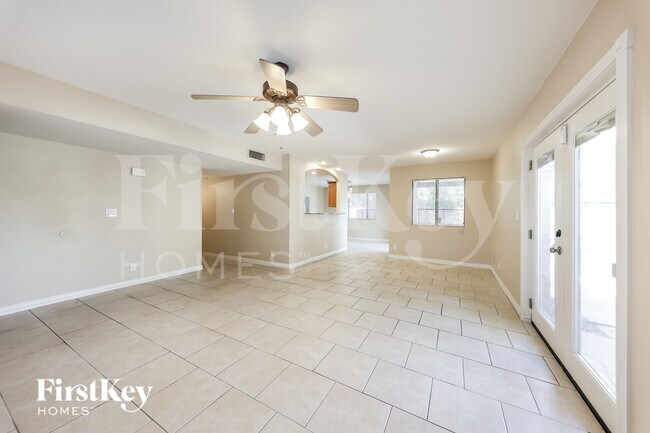 9044 N 52nd Dr Glendale, AZ 85302 photo 2