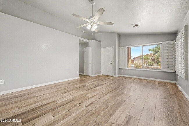 905 E Potter Dr Phoenix, AZ 85024 photo 4