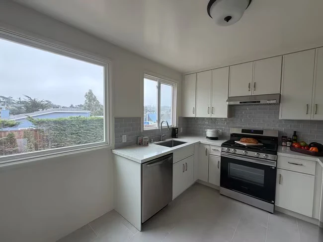 95 Lake Vista Ave Daly City, CA 94015 photo 2