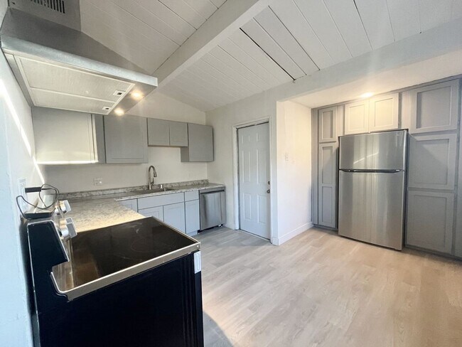 3965 Newton Ave San Diego, CA 92113 photo 4
