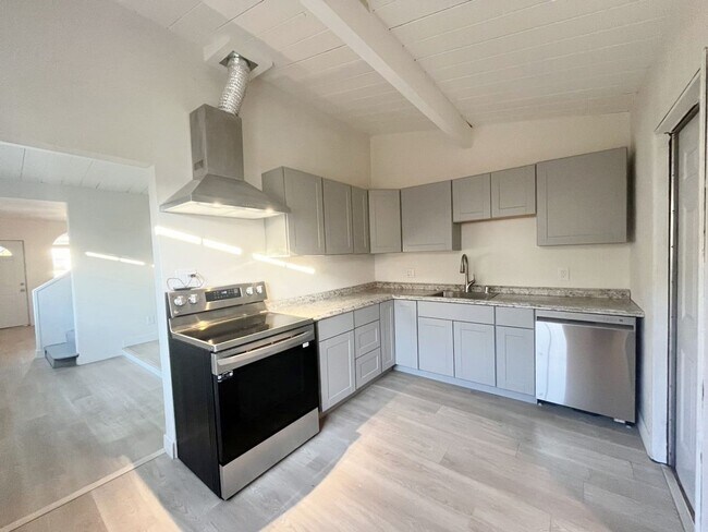 3965 Newton Ave San Diego, CA 92113 photo 3