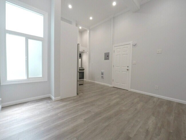 518 7th St Oakland, CA 94607 photo 3