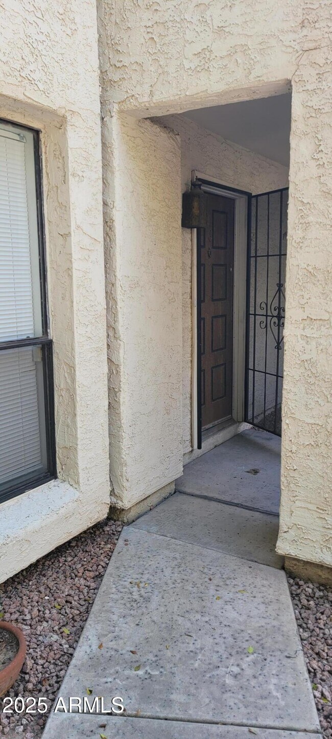 3119 W Cochise Dr Phoenix, AZ 85051 photo 3