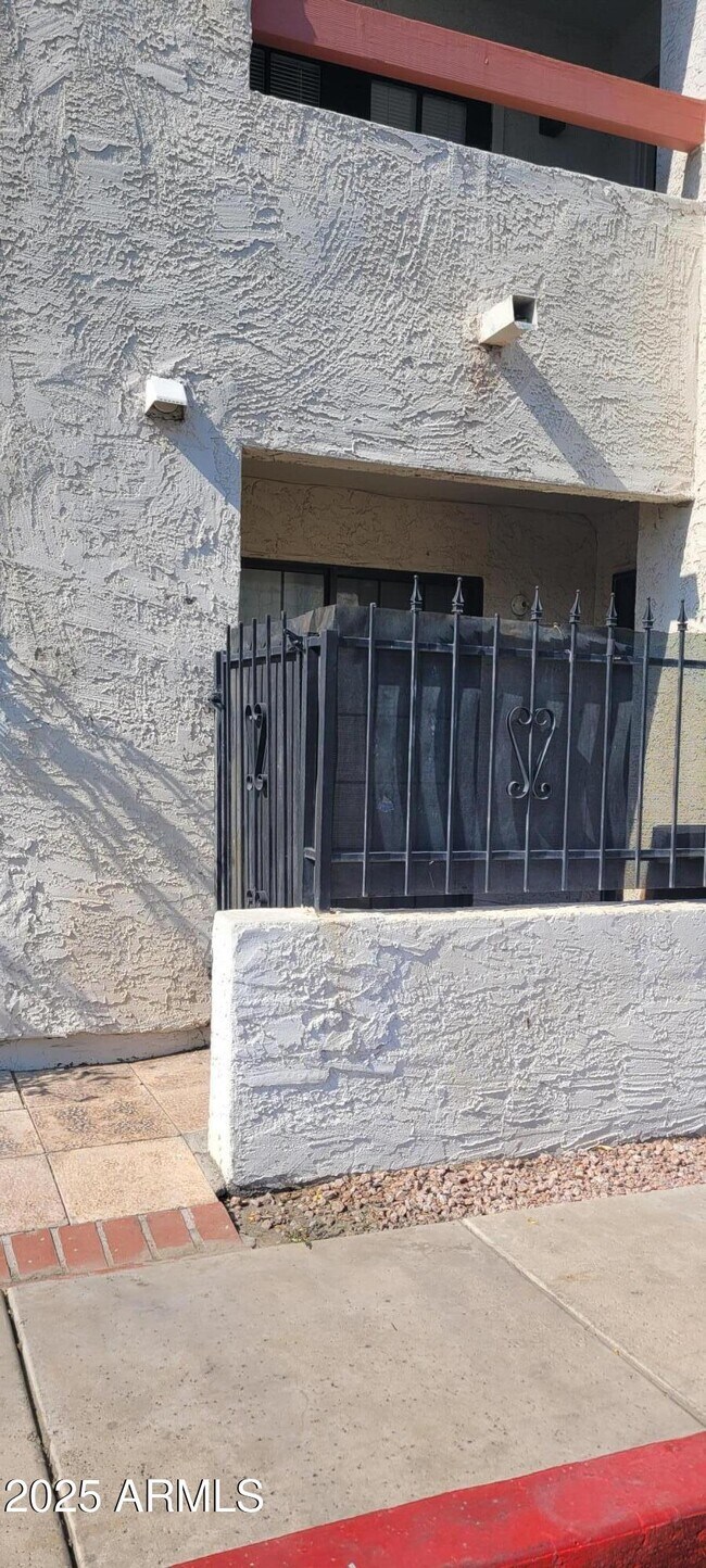 3119 W Cochise Dr Phoenix, AZ 85051 photo 4