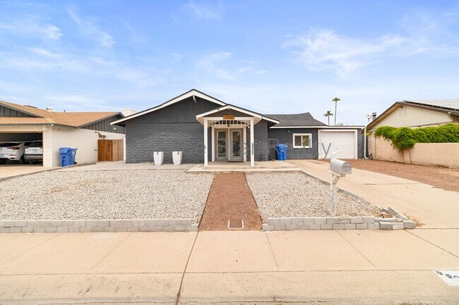3708 W Sierra St Phoenix, AZ 85029 photo 2