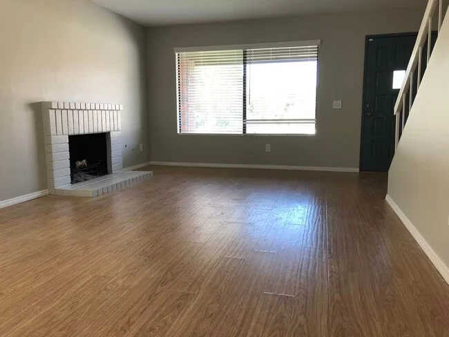 937 Woodgrove Dr Encinitas, CA 92007 photo 2