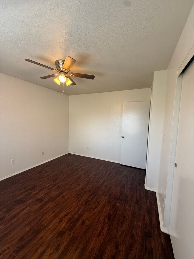 718 Emory St Imperial Beach, CA 91932 photo 4