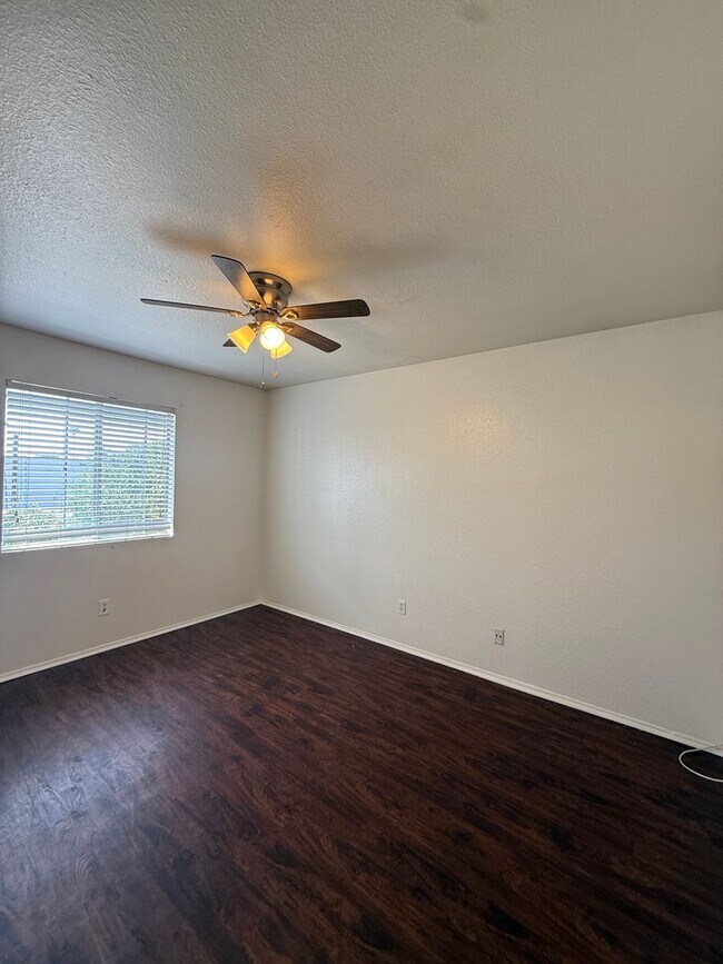 718 Emory St Imperial Beach, CA 91932 photo 3