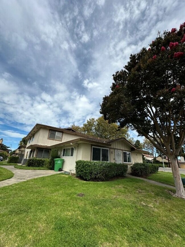4-2297 Medallion Dr photo 2