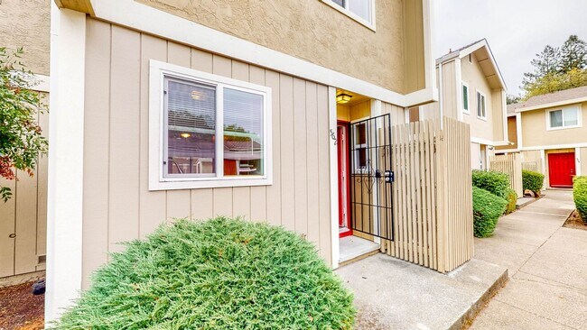 562 Santa Alicia Dr Rohnert Park, CA 94928 photo 2