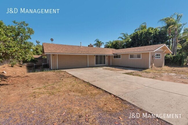2439 E Washington Ave Escondido, CA 92027 photo 2
